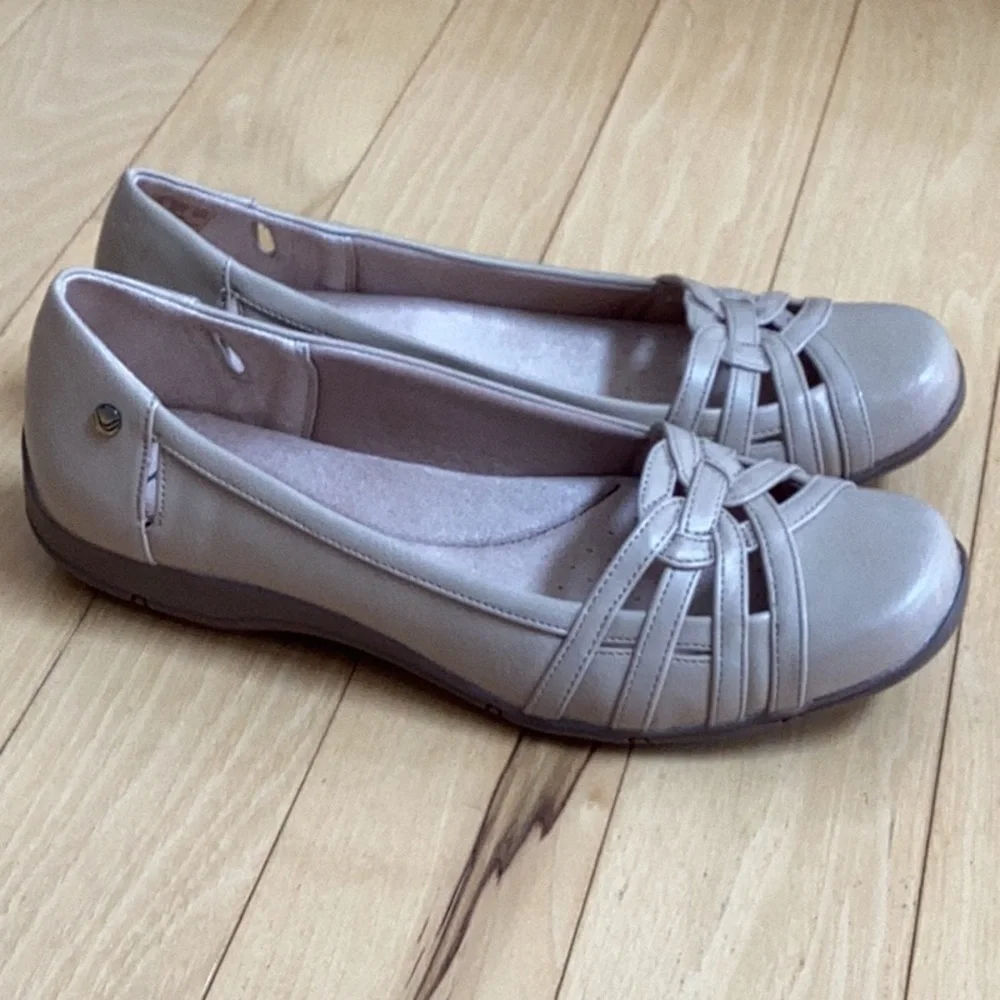 Life Stride diverse flats in taupe